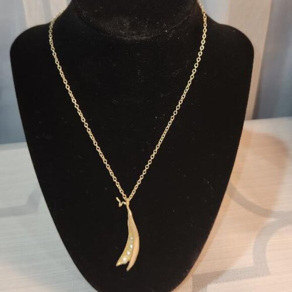 Michael Michaud Jewelry - Michael Michaud Pea pod Necklace with 4 pearls